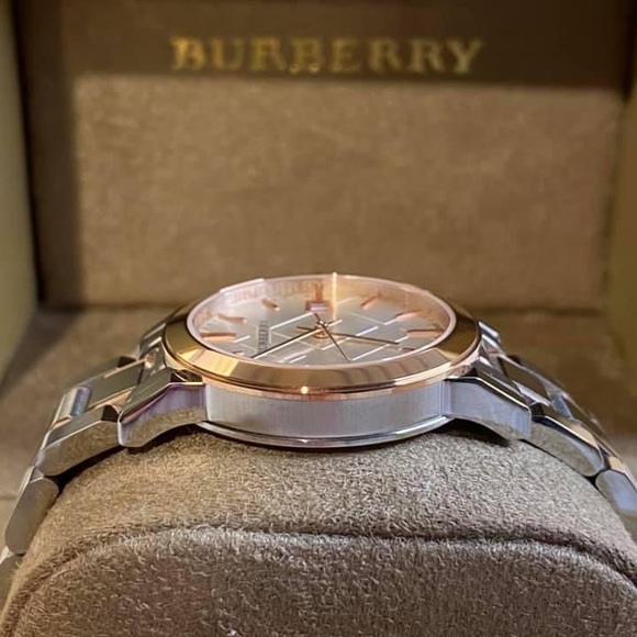 SOLD / Burberry Women Two-Tone Stainless Steel Watch
Swiss Made
Sapphire Crystal - Picture 5 of 12